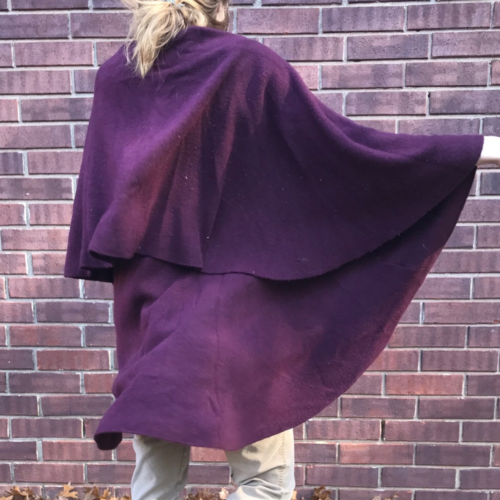 Look 👀 Burgundy Shawl